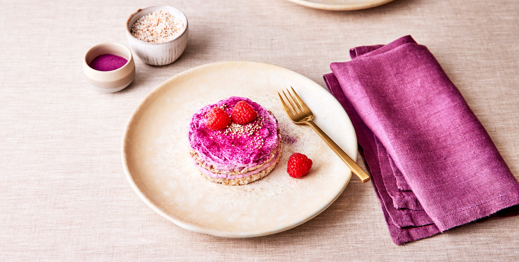 Ube Tiramisu mit Himbeeren